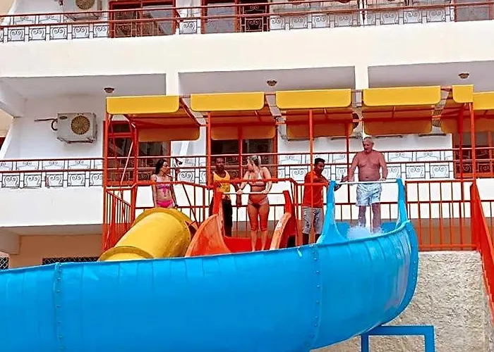 Empire Aqua Park - Couples And Families הורגהדה